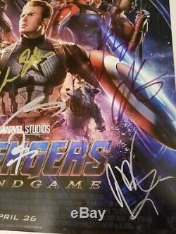 AVENGERS ENDGAME Cast (x17) Hand-Signed Chris Hemsworth 16x20 Photo