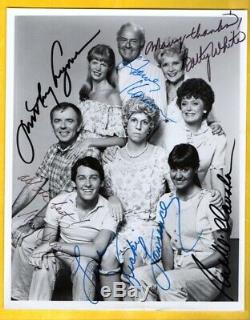 CAST OF MAMA'S FAMILY(6 signatures) AUTOGRAPHED PHOTO WITH COA