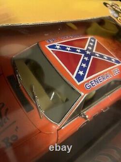 Schneider Wopat Bach AUTOGRAPHED General Lee 118 Die Cast Car DIRTY Version HTF