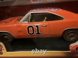 Schneider Wopat Bach AUTOGRAPHED General Lee 118 Die Cast Car DIRTY Version HTF