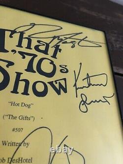 That'70s Show FULL CAST FRAMED SIGNED AUTOGRAPHED SCRIPT 2002 HOT DOG #507