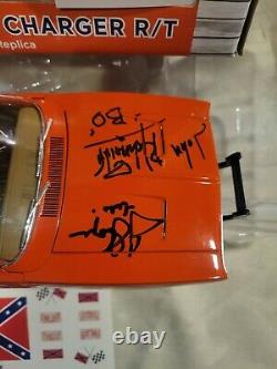 The General Lee Dukes of Hazzard 3x Cast signed Die-Cast 118 Cooters limit JSA