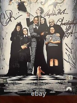 Addams Famille Cast Affiche Signée Beckett Coa Lloyd +3