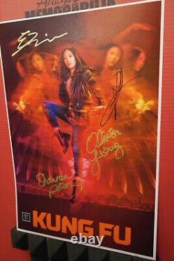 Affiche Autographiée Cast Kung Fu Ludi Lin, Olivia Liang 13x19 + Coa