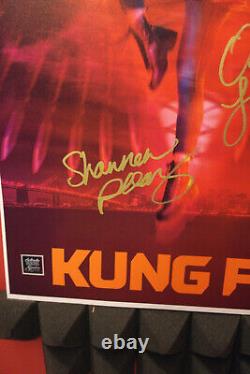Affiche Autographiée Cast Kung Fu Ludi Lin, Olivia Liang 13x19 + Coa