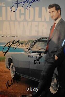 Affiche Autographiée Cast The Lincoln Lawyer Tv Series 13x19 + Coa