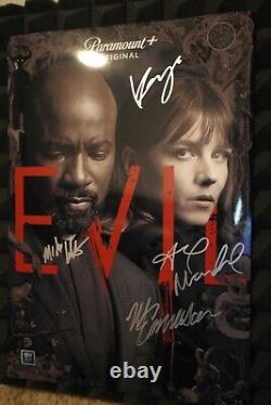 Affiche De Cast Autographiée Série Evil Tv Mike Colter, Katja Herb13x19 + Coa