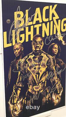 Affiche Signée Cast Black Lightning DC La Série Cw Tv 11x17 + Coa