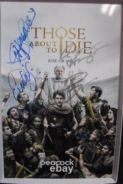 Affiche de 11x17 pouces avec autographe du casting de 'Ceux qui vont mourir' Iwan Rheon + COA