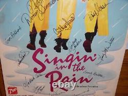 Affiche de théâtre vintage 1986 de Singin' In The Rain signée par le casting.