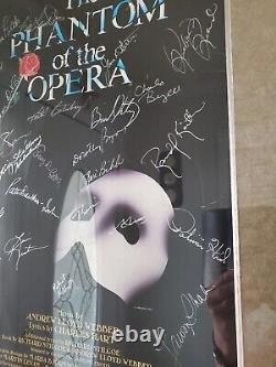 Affiche encadrée professionnellement du Fantôme de l'Opéra 1986 signée par la distribution (Kevin Grey)