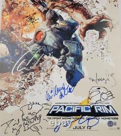 Affiche signée 14x20 de Pacific Rim 9x avec les signatures de Hunnam, Del Toro, Kikuchi et croquis BAS
