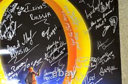 Affiche signée par la distribution du Cirque du Soleil O au Bellagio - 100 signatures - 36 x 24