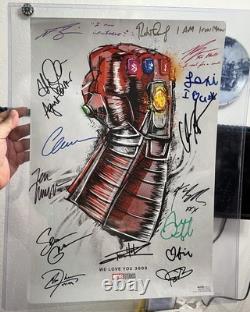 Affiche signée par le casting d'Avengers Endgame 13x19 : Downey Jr, Hemsworth, Evans, et plus encore