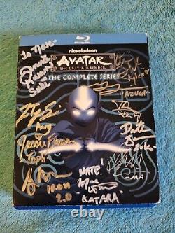 Avatar Le Dernier Maître de l'Air Série Complète Autographiée par les Membres du Casting