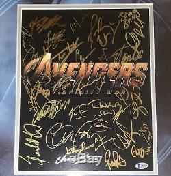 Avengers Cast 11x14 Photo Dédicacée Encadrée X32 Robert Downey Chadwick Boseman Bas