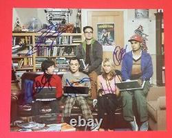 Big Bang Theory Complet Cast X5 Signé 8x10 Photo Avec Jsa Coa Kaley Cuoco +4