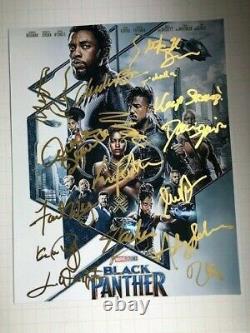 Black Panther Photo Cast Signé Par Chadwick Boseman Avec Le Nom De L’auto Aveccoa