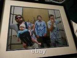Bradley Cooper Galifianakis Ed Helms Signé Hangover Cast Photo Autographiée