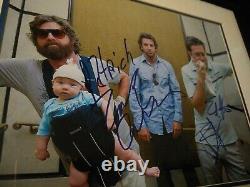Bradley Cooper Galifianakis Ed Helms Signé Hangover Cast Photo Autographiée