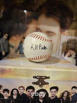 Casting de Twilight: Balle signée Twilight, autographe de Robert Pattinson