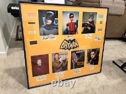 Collage encadré et maté de Batman 1966 autographe de 35' x 38' signé par 15 membres du casting