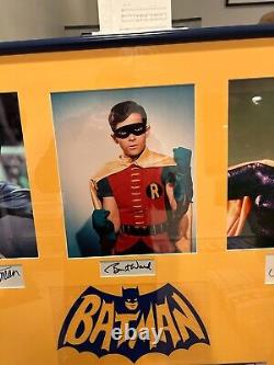 Collage encadré et maté de Batman 1966 autographe de 35' x 38' signé par 15 membres du casting