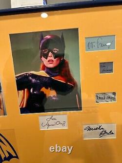 Collage encadré et maté de Batman 1966 autographe de 35' x 38' signé par 15 membres du casting