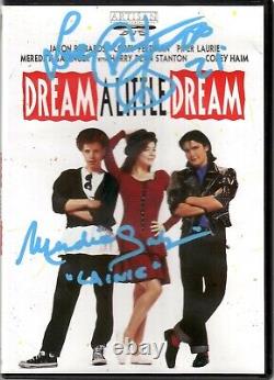 Couvrez le DVD de 'Dream A Little Dream' signé et dédicacé par le casting avec le certificat d'authenticité JSA COA Feldman Salenger
