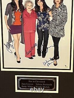 Distribution de Hot In Cleveland signée par 4 avec certificat d'authenticité