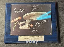 Distribution originale de Star Trek signée 8x10 Photo COA encadrée
