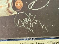 Distribution originale de Star Trek signée 8x10 Photo COA encadrée