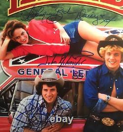 Dukes Of Hazard Cast Triple Autographié 11x14 Schneider, Wopat, Et Bach Avec Jsa Coa