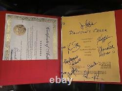 Extrêmement Rare Authentifié Dawsons Creek Script Signé Par La Distribution Complète