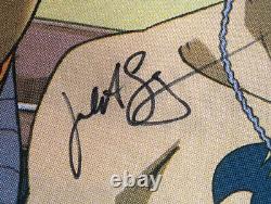 Fairy Tail Dub Cast Wallscroll Signé par Cherami Leigh, Colleen Clinkenbeard et Lucy.
