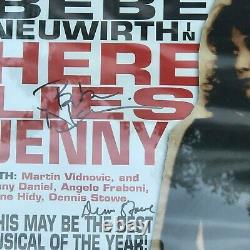 Ici repose Jenny Bebe Neuwirth - Affiche signée de la distribution Off Broadway - Carte de fenêtre culte