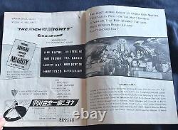John Wayne et 5 acteurs signés du programme du film japonais 'The High and the Mighty' de 1954