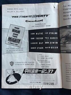 John Wayne et 5 membres du casting signent le programme du film japonais 'The High and the Mighty' de 1954