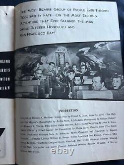 John Wayne et 5 membres du casting signent le programme du film japonais 'The High and the Mighty' de 1954