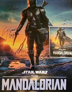 La distribution de STAR WARS a signé l'affiche originale de 27x40 de THE MANDALORIAN