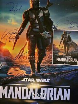 La distribution de STAR WARS a signé l'affiche originale de 27x40 de THE MANDALORIAN