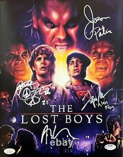 'La photo dédicacée 11x14 du casting de The Lost Boys signée par Feldman, Newlander, Patric et Winter avec certification JSA'