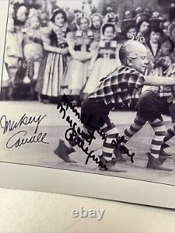 Le Magicien d'Oz Les Munchkins Signés 8x10 Photo 9 Signatures des Membres du Casting. Incroyable