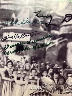 Le Magicien d'Oz Les Munchkins Signés 8x10 Photo 9 Signatures des Membres du Casting. Incroyable