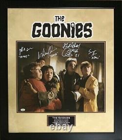 Le casting de The Goonies a signé la photo encadrée 16x20 JSA Feldman Data Cohen Astin