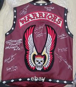 Le gilet autographed du casting du film Les Guerriers