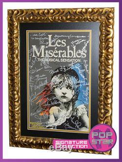 Les Misérables Originale Broadway Cast Signe Et Encadrée 14x22 Carte Fenêtre Coa
