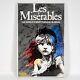 Les Misérables SignÉ Par La Distribution Broadway 14x22 Carte Pour La Vitrine Du Théâtre