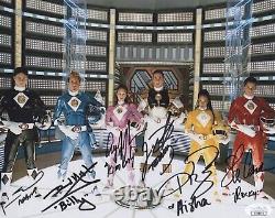 Les Power Rangers Mighty Morphin: Le film - Photo 8x10 signée par tout le casting avec certificat d'authenticité JSA