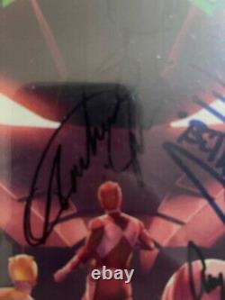 Les Power Rangers Mighty Morphin signés par la distribution originale en direct.